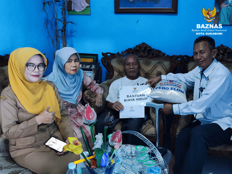 BAZNAS Kota Sukabumi Salurkan Bantuan Biaya Hidup untuk Hermansyah Warga Jayaraksa
